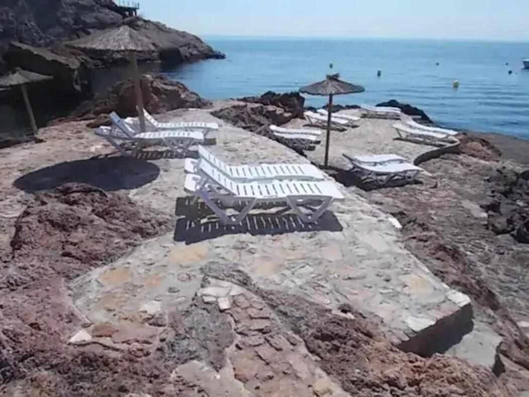 Apartamento Cap sa Sal Begur 74 con Terraza literalmente Sobre el Mar Exterior foto