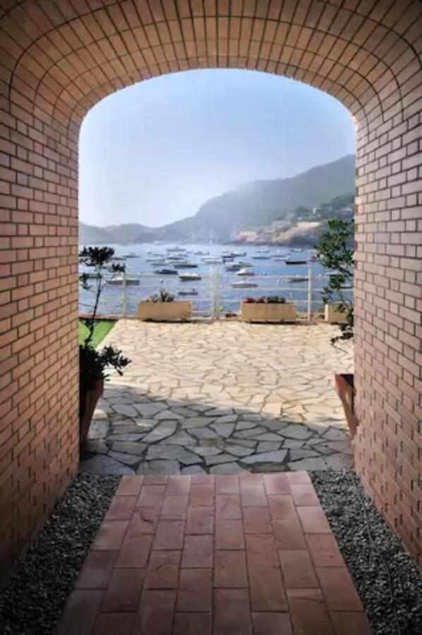 Apartamento Cap sa Sal Begur 74 con Terraza literalmente Sobre el Mar Exterior foto